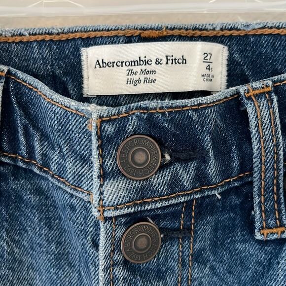 Abercrombie & Fitch Mom Highrise Jeans | 27 / 4s - Picture 3 of 9